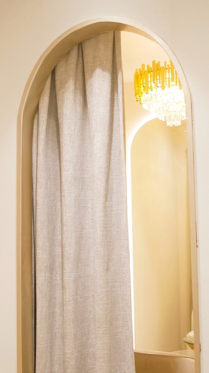 Need curtains for the privacy of fitting rooms? Contact us for fabrics and installation.📍Amardeep Interior, Jl RS Fatmawati, Jakarta Selatan.
📞 +62 815 84845163 / 021-720-7601
⏱ Monday- Saturday (09:00-18:00)